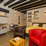 St. Stephen\'S Square Apartment